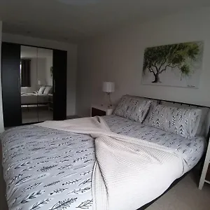 House ~bramhall Holiday home